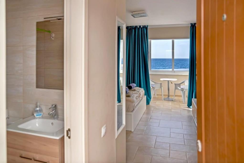 First Line Ocean View Studio 푸에르토 데 산티아고 외부 사진